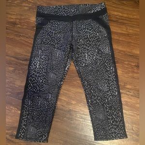 Fabletics capri length leggings, size large
